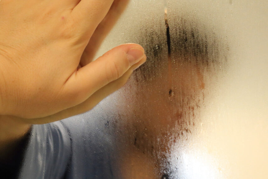 Ένα απλό και έξυπνο κόλπο για να μην θολώνει ο καθρέφτης μετά το μπάνιο!