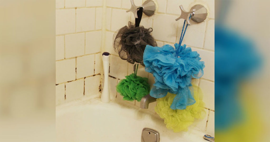 Γιατί οι γιατροί προειδοποιούν τις γυναίκες να πετάξουν αμέσως τα φθηνά σφουγγάρια τους;