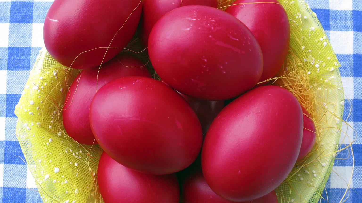 Βαμμένα αυγά: Προσοχή στην συντήρηση τους. Πότε πρέπει να μπουν στο ψυγείο