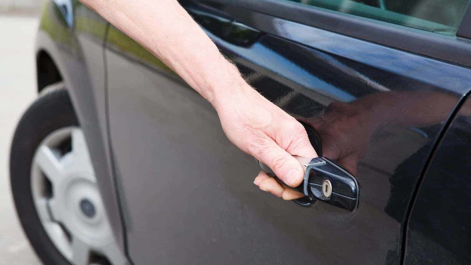 Τρίξιμο πόρτας αυτοκινήτου: Λύση αντιμετώπισης!
