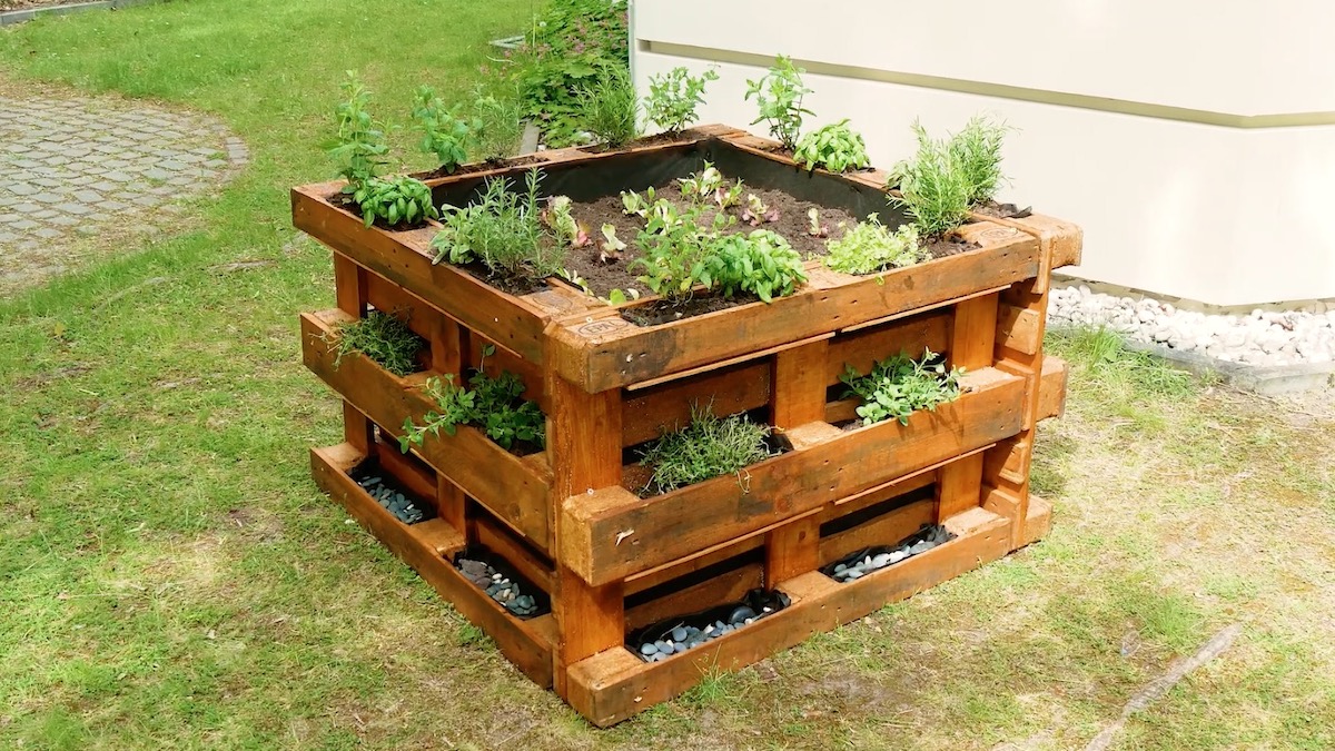 DIY κήπος με παλέτες,κατασκευές κήπου,κατασκευές με παλέτες,παλέτες,για τον κήπο,επαναχρησιμοποίηση