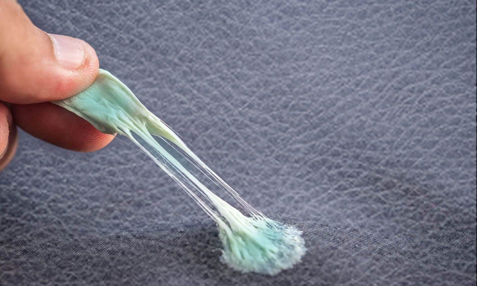 πώς να ξεκολλήσεις τσίχλα απο ρούχα