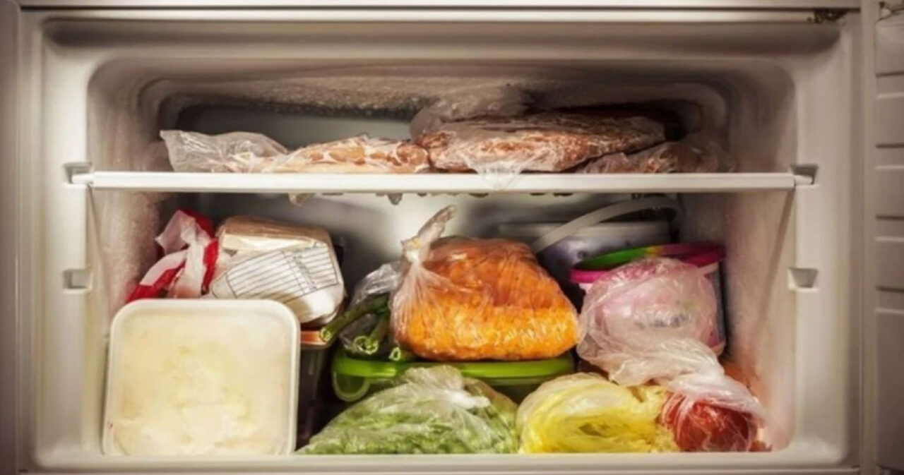 Αν έχεις αυτά τα 5 πράγματα στην κατάψυξη ΜΗΝ τα φας, πέταξε τα αμέσως