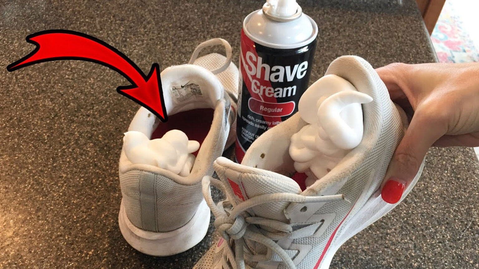 καθαρισμός λευκών παπουτσιών,καθαρισμός παπουτσιών με αφρό ξυρίσματος,συμβουλές καθαρισμού,χρήσιμα,