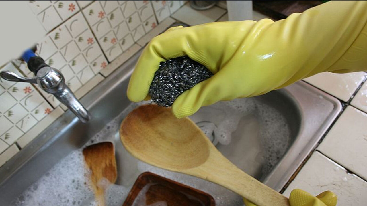 Ξύλινα Μαγειρικά Σκεύη Και Κουτάλες: Πώς να τα Φροντίσετε για να Διαρκέσουν Περισσότερο