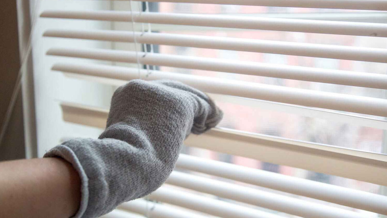 Κάνε Το Κόλπο Με Την Κάλτσα: Για Λαμπερά Στόρια Μόνο Με Ένα Υλικό Από την Κουζίνα