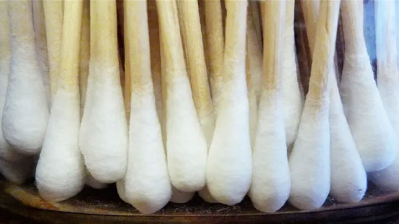 Γιατί Δεν Πρέπει Να Καθαρίζεις Τα Αυτιά Σου: Η Επιστήμη Μίλησε και Επιμένει - Τα Αυτιά Μας Είναι "Αυτοκαθαριζόμενα"