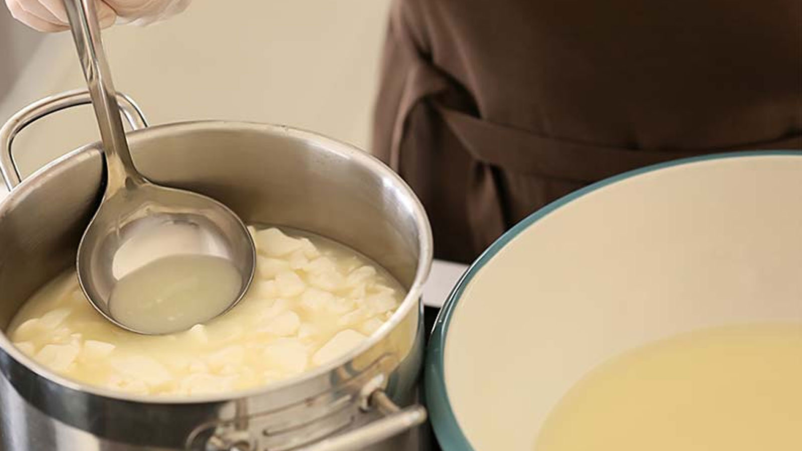 Φτιάξε σπιτικό τυρί GOUDA - Με 4 Λίτρα Γάλα Παίρνεις 2 Κιλά Τυρί