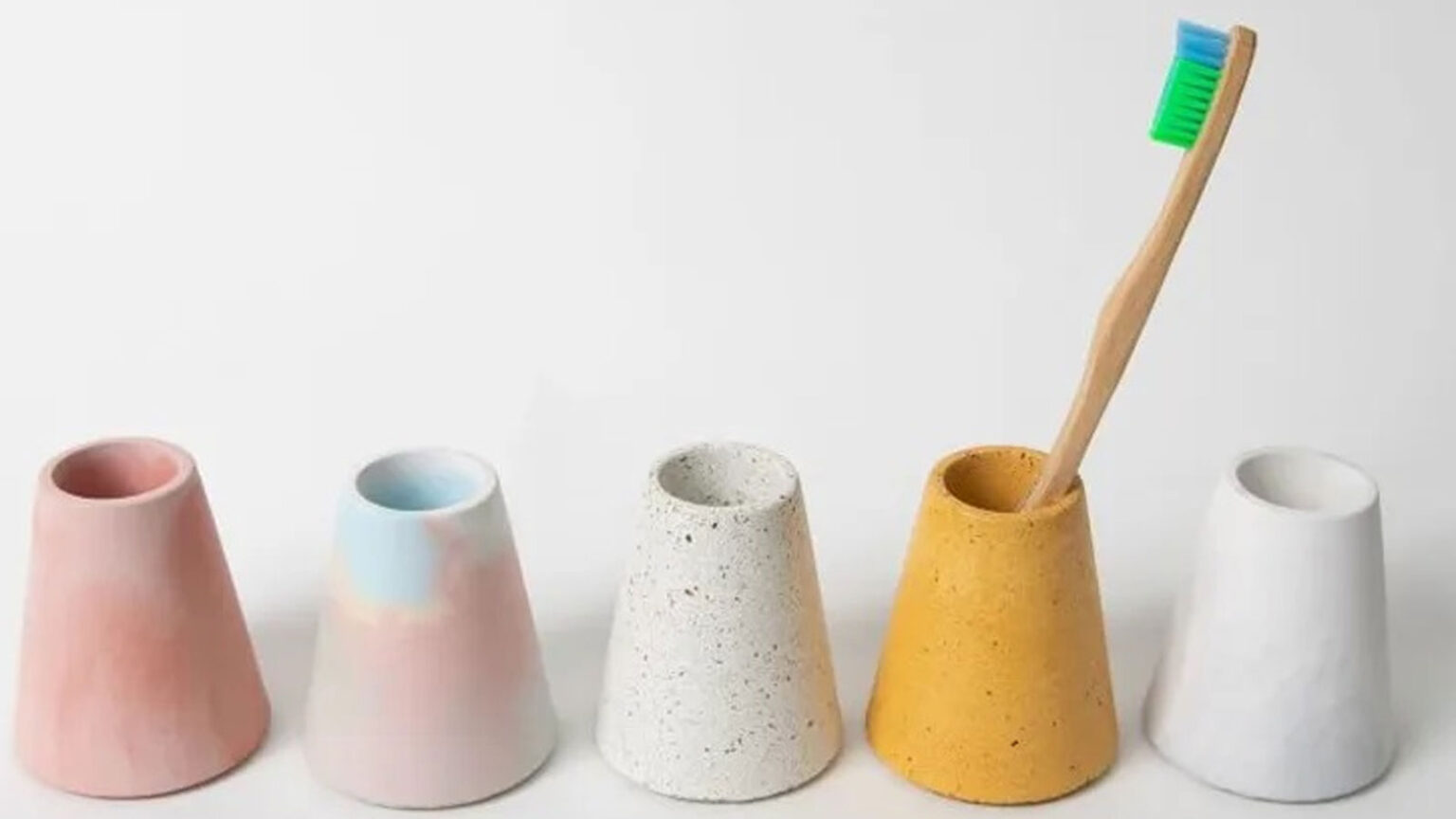 Τα 2 Λάθη με την Οδοντόβουρτσα που Μάλλον Κάνετε