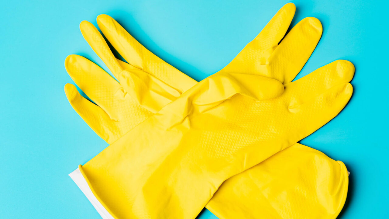 Γάντια Κουζίνας: Αυτά είναι τα 4 Πράγματα Που Μπορείτε Να Κάνετε Μαζί Τους Εκτός Από Το Προφανές