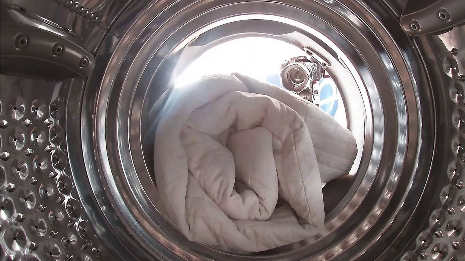 Πώς Να Πλύνεις Σωστά Το Πάπλωμα Χωρίς Να Διαλύσεις Το Πλυντήριο