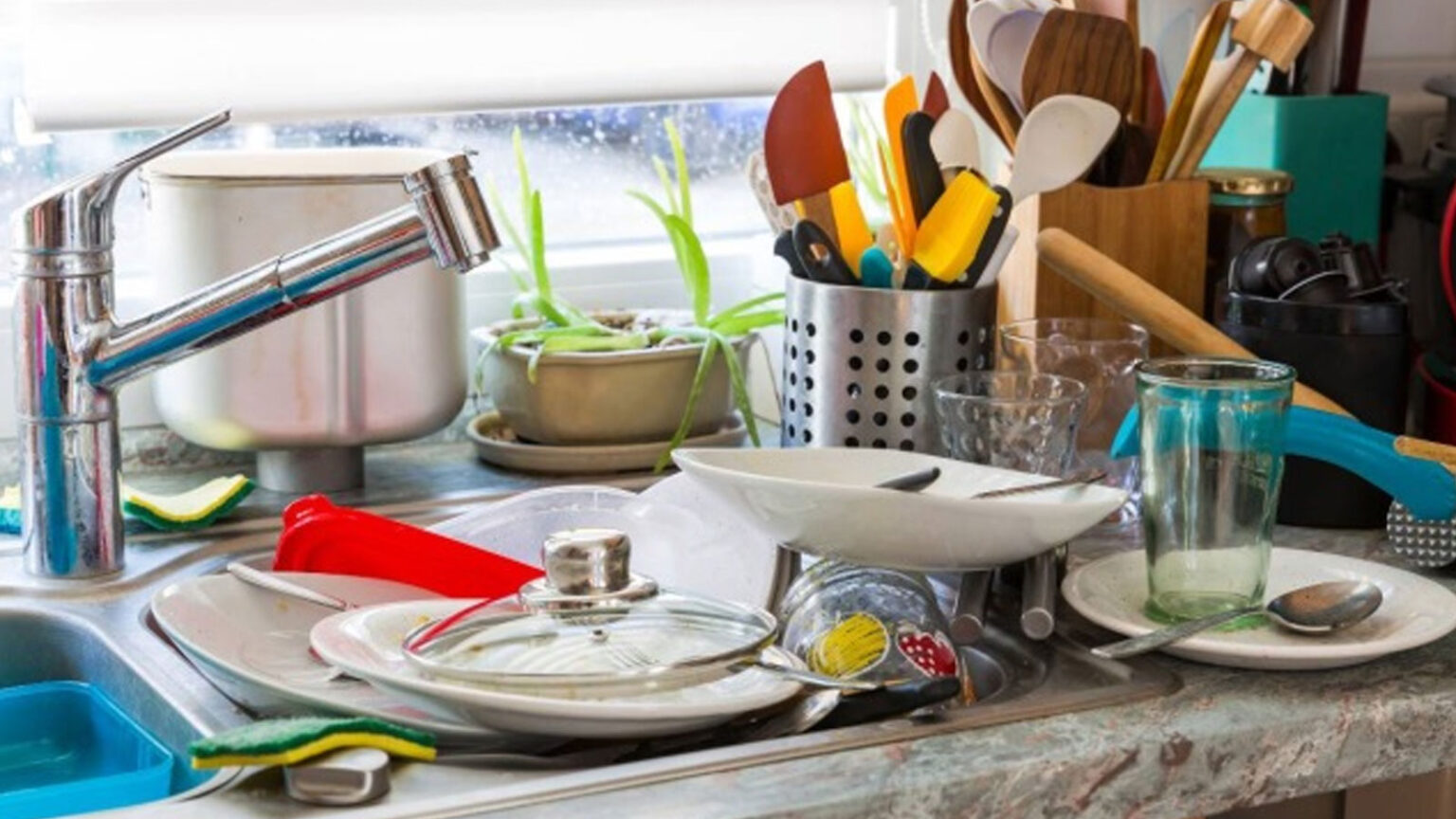 Γιατί οι Άνθρωποι με Υψηλή Ευφυΐα Έχουν Συχνά ένα Ακατάστατο Σπίτι