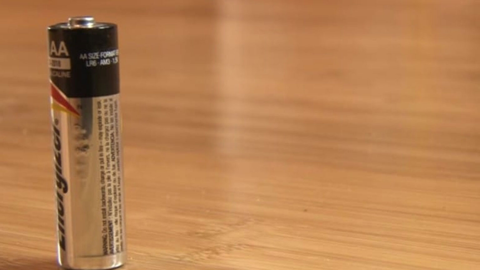 Με Αυτό το Ιδιοφυες Κόλπο Μπορείτε να Δοκιμάσετε αν οι Μπαταρίες σας Είναι Φορτισμένες