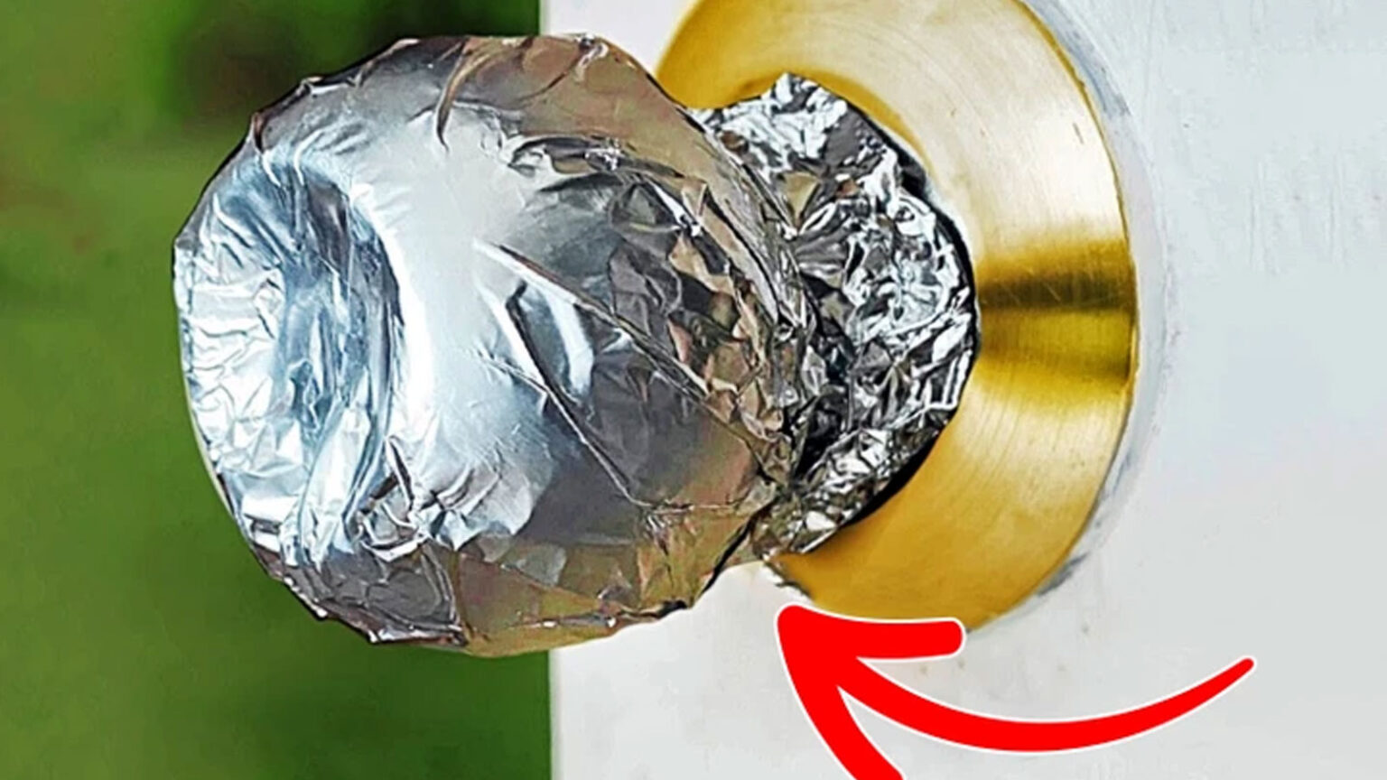Τύλιξε το Το Πόμολο Της Πόρτας Με Αλουμινόχαρτο: Αυτοί Είναι Οι 3 Βασικοί Λόγοι