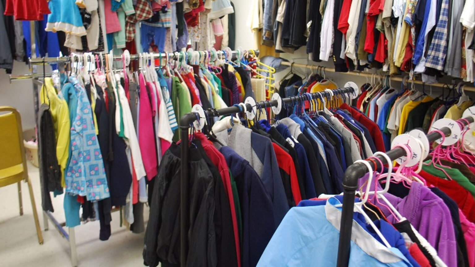 Παλιά Ρούχα: Μην Τα Πετάς - Εδώ Θα βρεις Λίστα Που Μπορείς να Τα Χαρίσεις - Που Να Δώσω Ρούχα Και Παιχνίδια