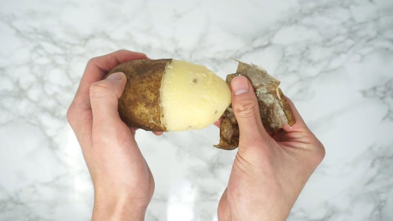 Έτσι Θα Ξεφλουδίσεις Πατατές Εύκολα Μόνο Με Νερό!