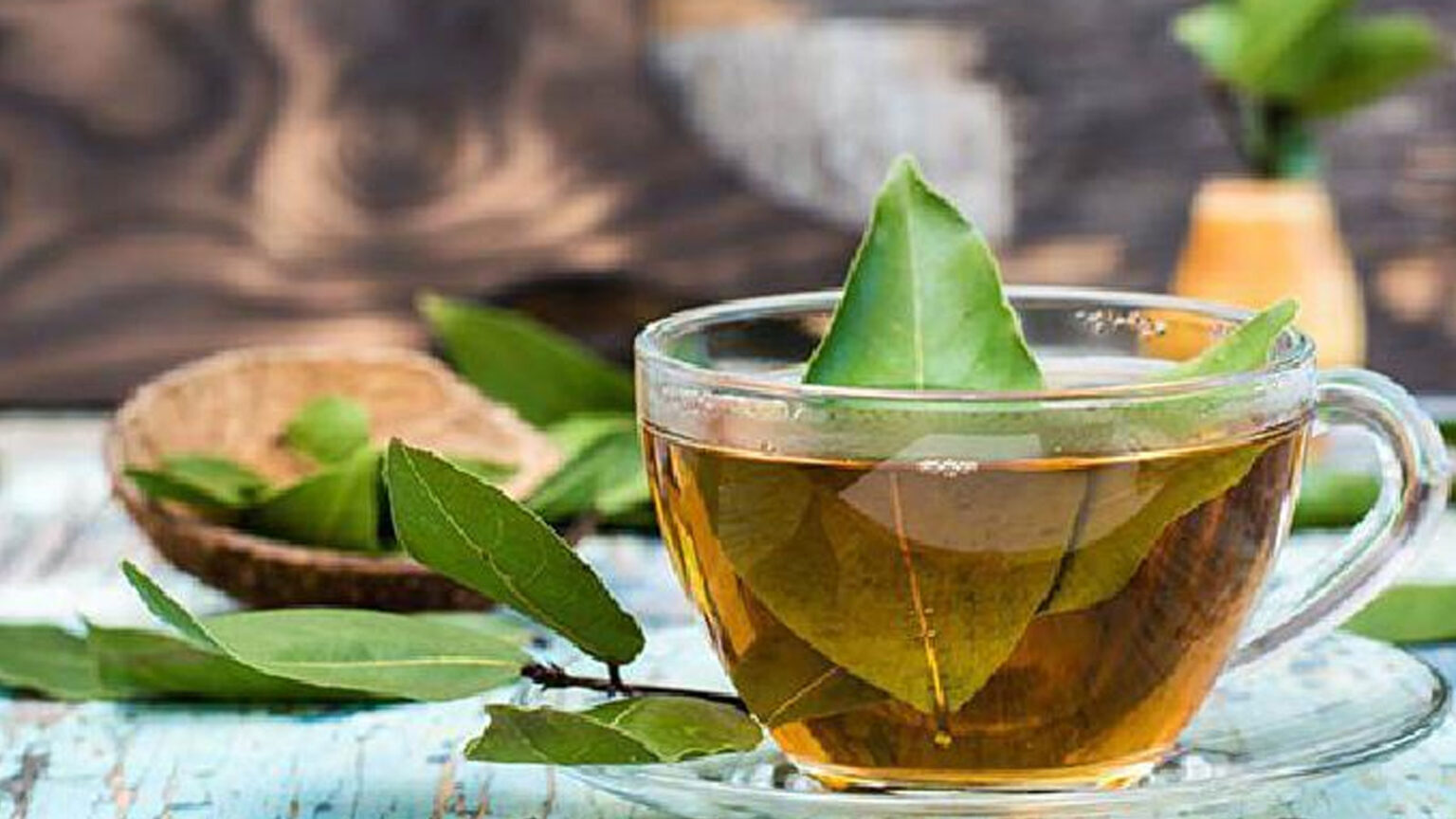 Νερό με Φύλλα Δάφνης: Για την Απώλεια Βάρους, Την Πέψη, την Διούρηση