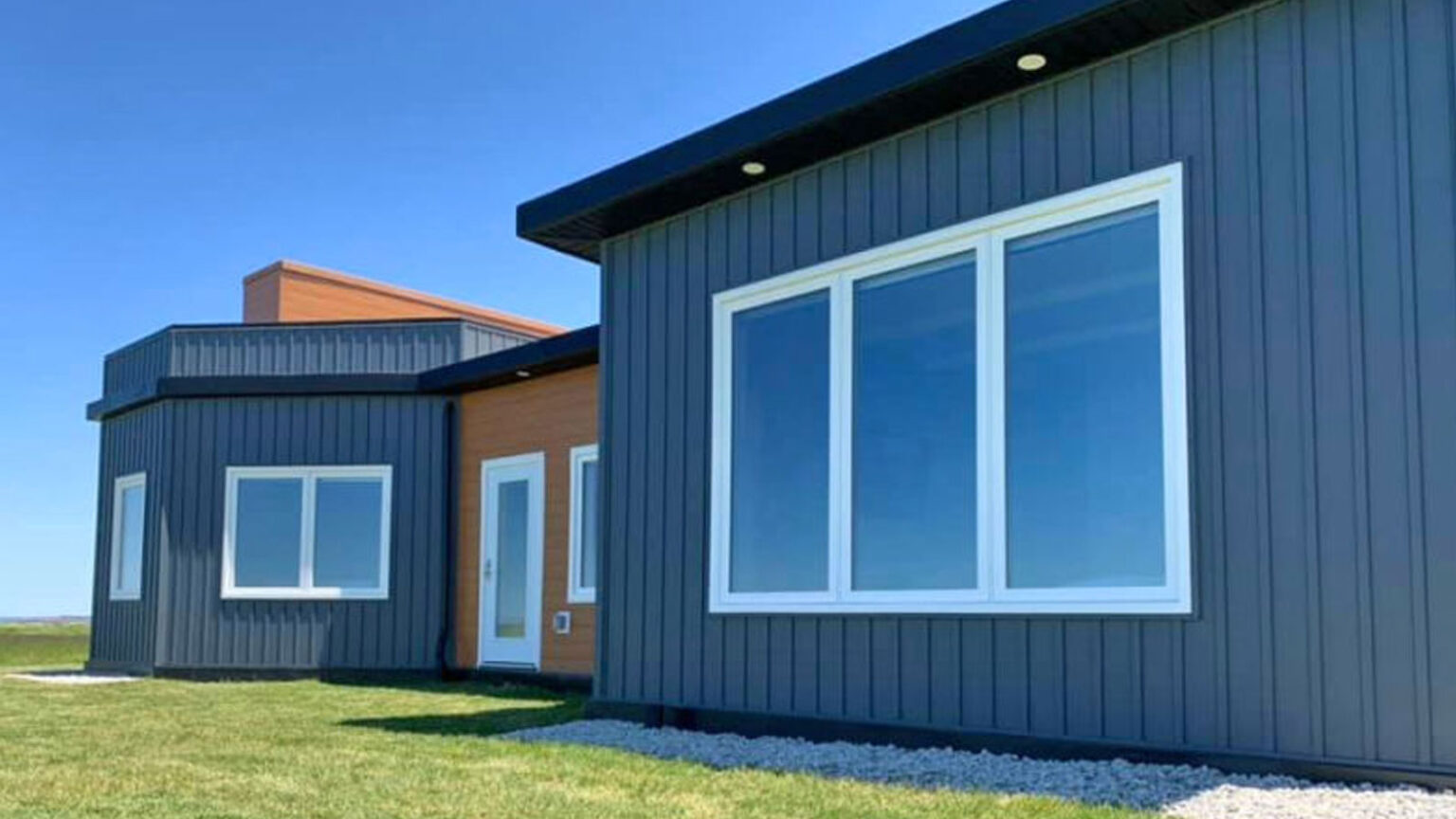 Σπίτι Κατασκευασμένο από Πλαστικά Μπουκάλια Μπορεί να Αντέξει Ανέμους Δύο Φορές πιο Ισχυρούς από έναν Τυφώνα Κατηγορίας 5