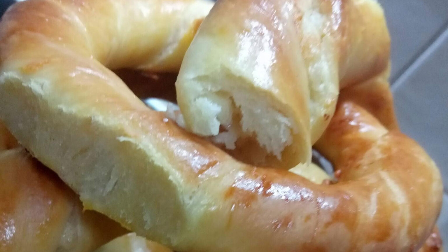 Επιστροφή Στο Σχολείο: Κολατσιό Τυροκούλουρα Αφρός. Ιδανικά Και Για Τη Δουλειά