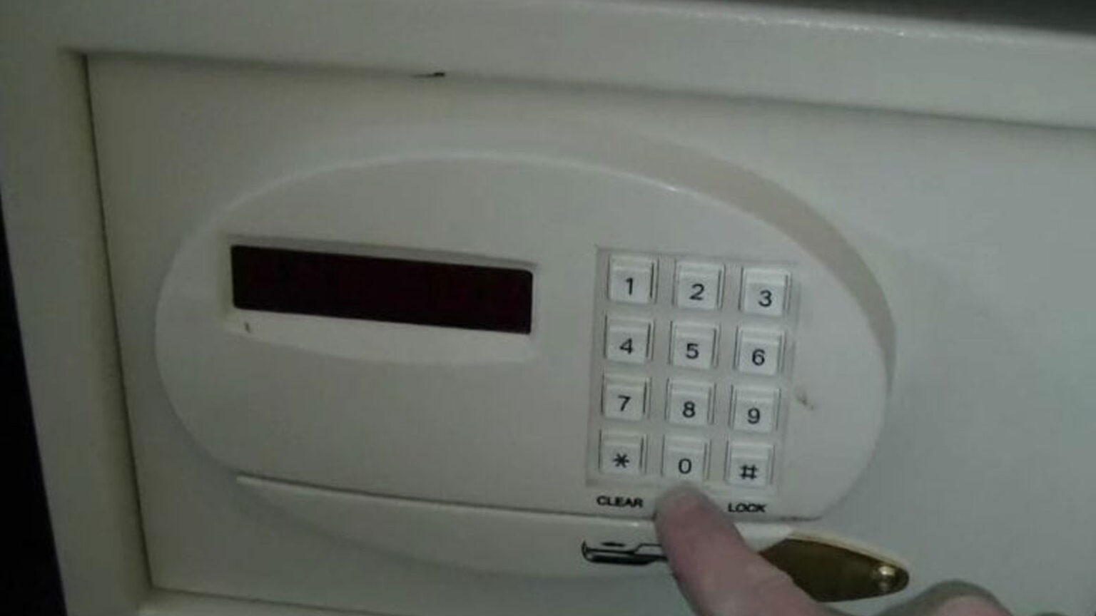 Προσοχή: Το Χρηματοκιβώτιο του Δωματίου σας στο Ξενοδοχείο δεν Είναι Τόσο Ασφαλες όσο Νομίζετε