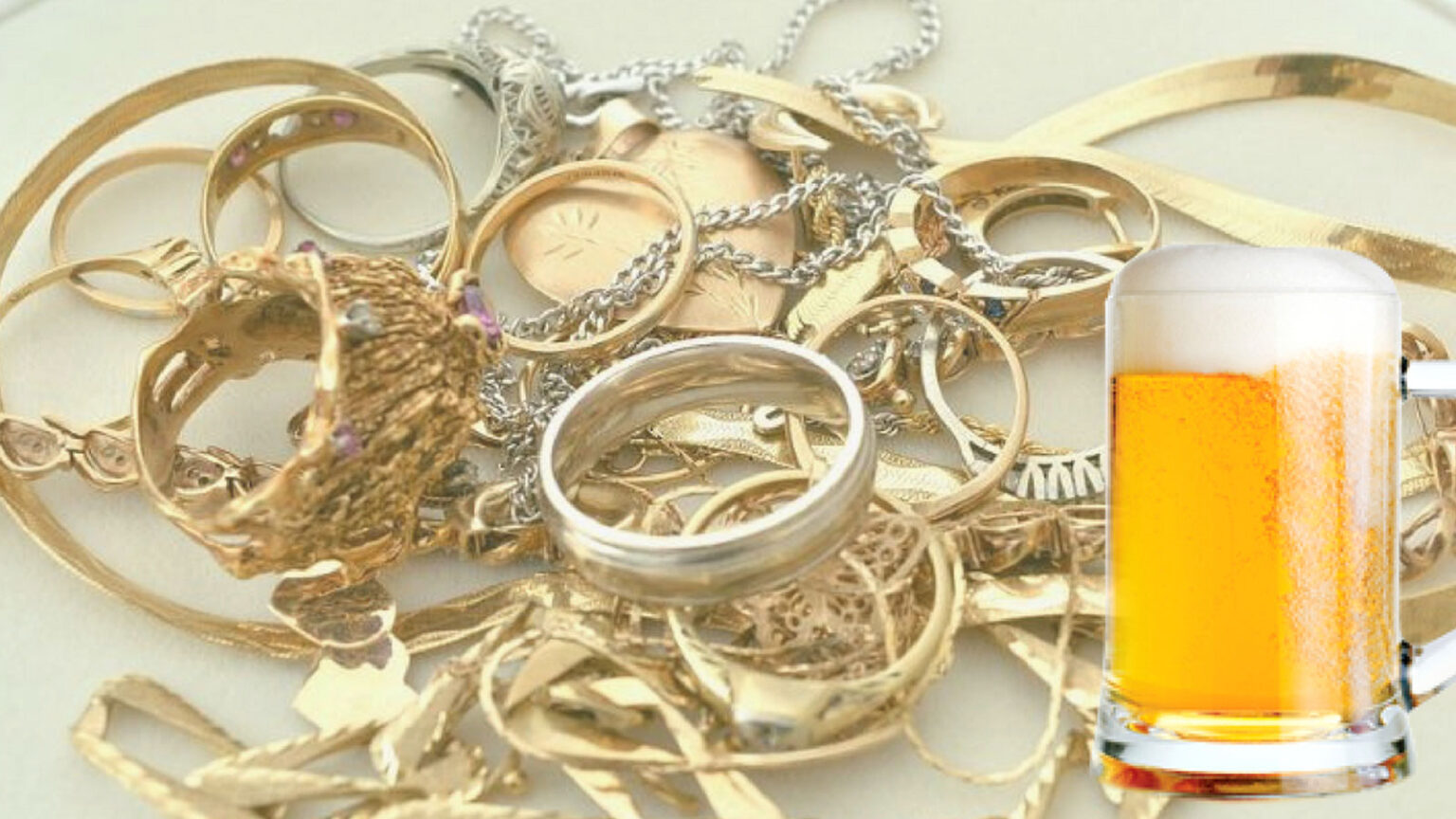 Γιατί Πρέπει να Βάλετε τα Χρυσά σας Κοσμήματα σε ένα Ποτήρι Μπύρα