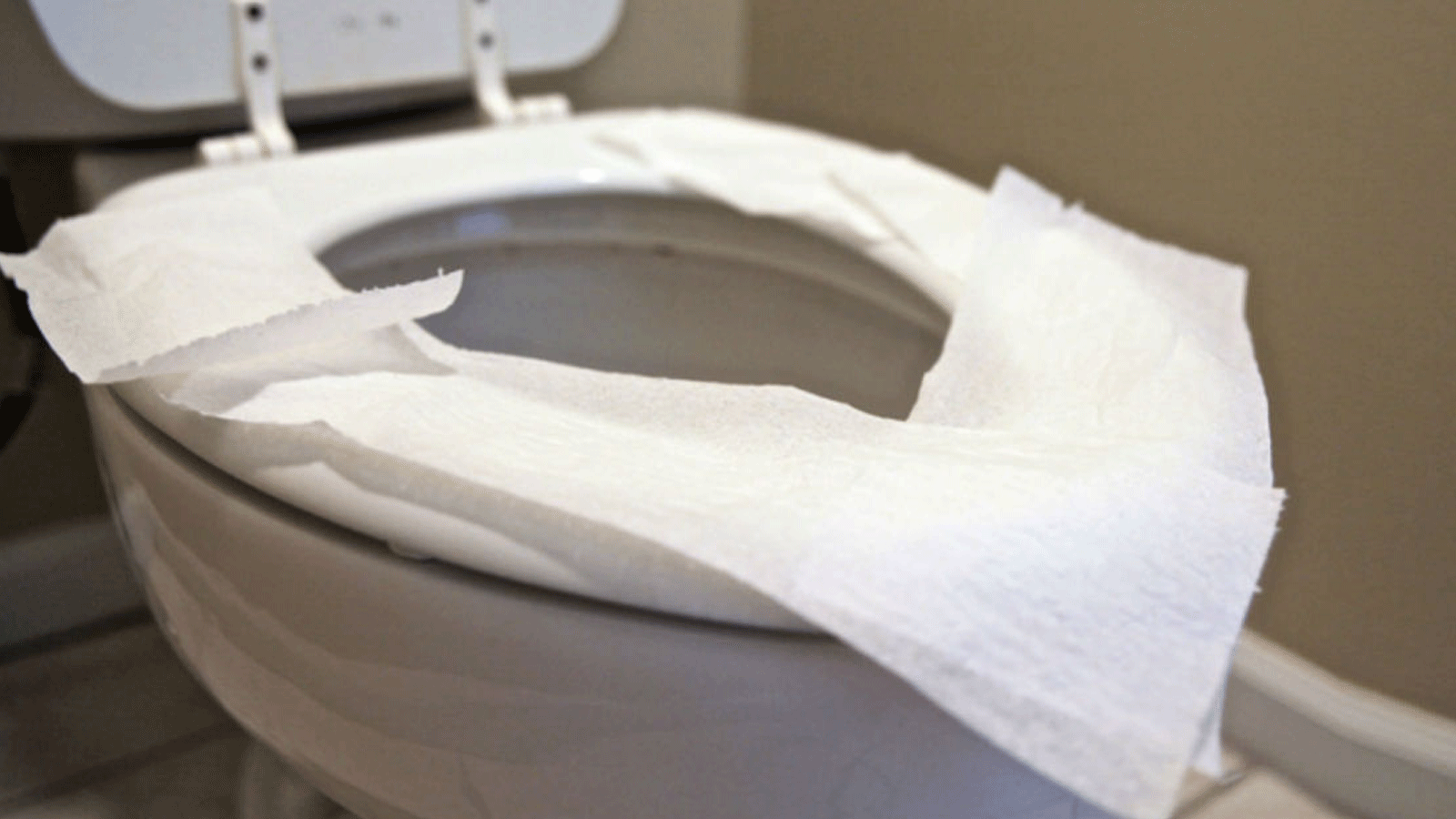 Πόσο επικίνδυνο είναι να βάζεις χαρτί υγείας στο κάθισμα σε δημόσια τουαλέτα - Θέλει προσοχή