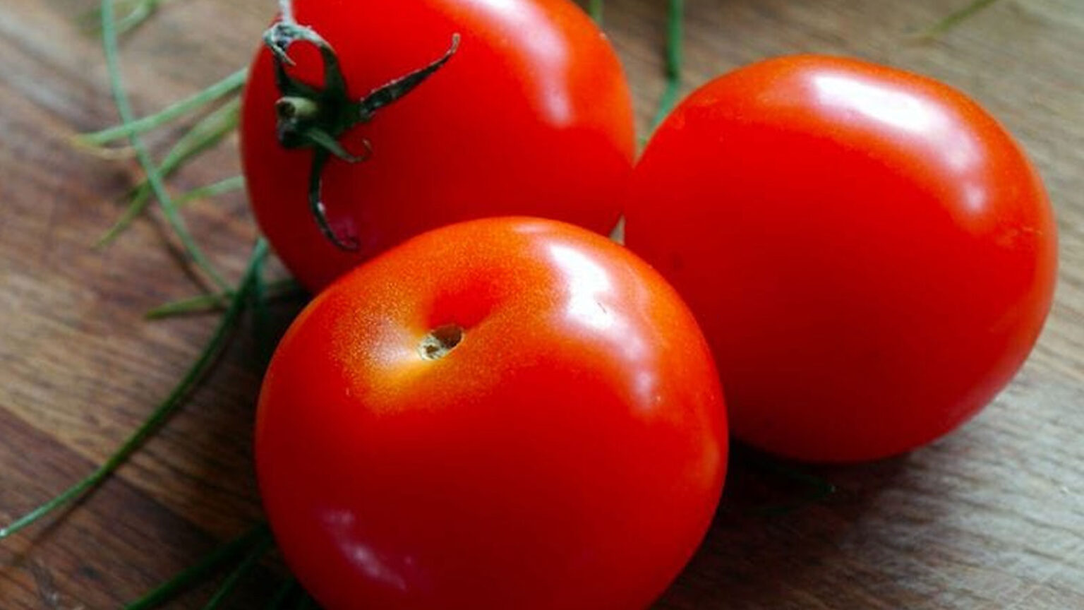 Φρέσκες Ντομάτες Για Πολύ Καιρό: Μα αυτό το Κόλπο Θα τις Απολαμβάνεται Για πολύ καιρό
