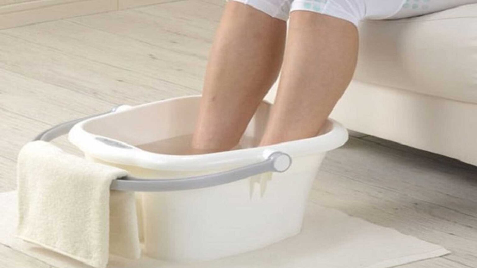 Μουλιάστε τα Πόδια σας σε Κρύο Νερό Κάθε Βράδυ: Θαυματουργό για το ανοσοποιητικό σύστημα και το κυκλοφορικό