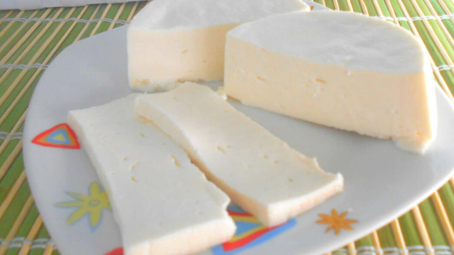 Πώς να Φτιάξετε Εύκολα Τυρί Κρέμα στο Σπίτι με 1 Λίτρο Γάλα Ένα Γιαούρτι και Ένα Λεμόνι