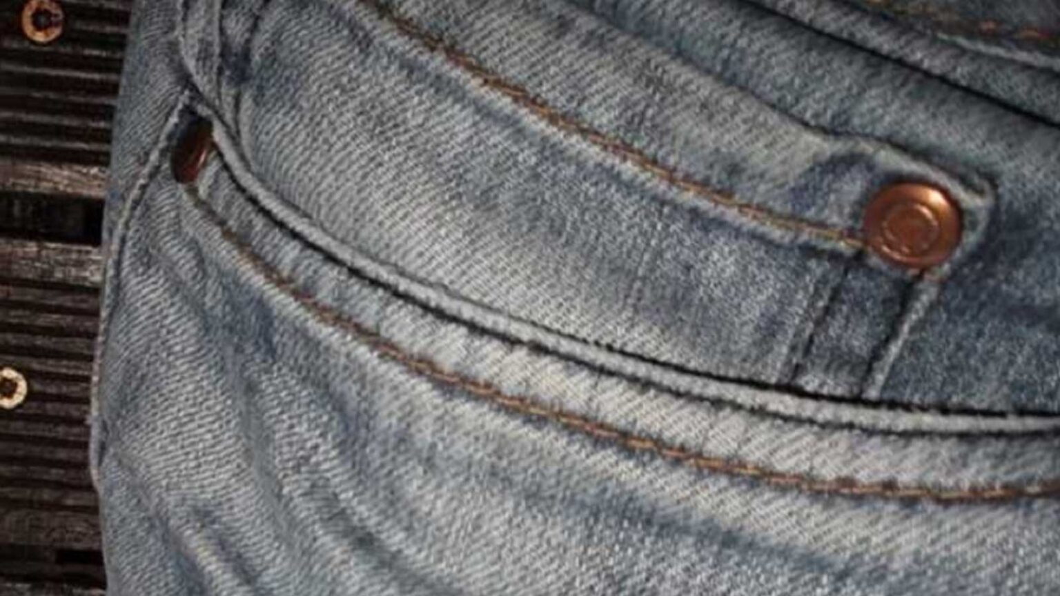 Σταματήστε να Φοράτε Τζιν Μόλις Φτάσετε σε Αυτήν την Ηλικία