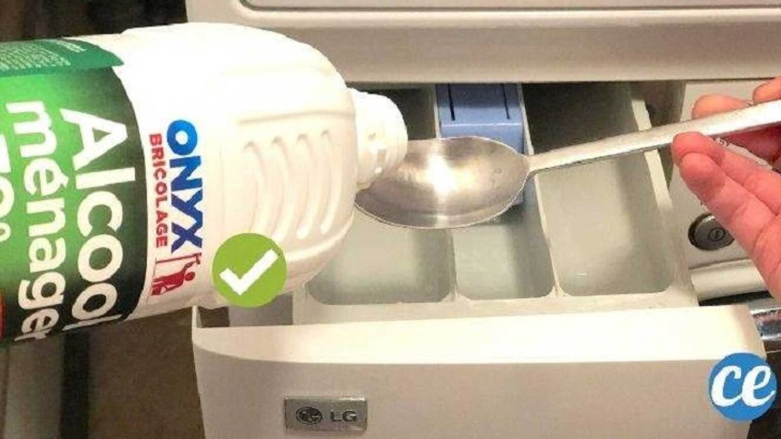 Το Κόλπο για να Λευκάνετε Ρούχα Χωρίς Χλωρίνη