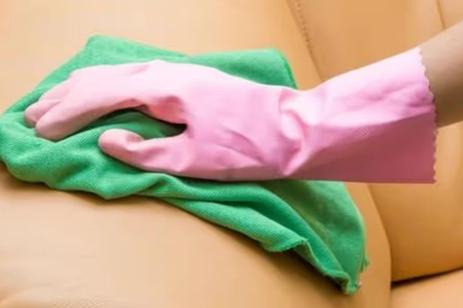 Πώς να Καθαρίσω Δερμάτινο Καναπέ: 5 τρόποι για φυσικό καθαρισμό