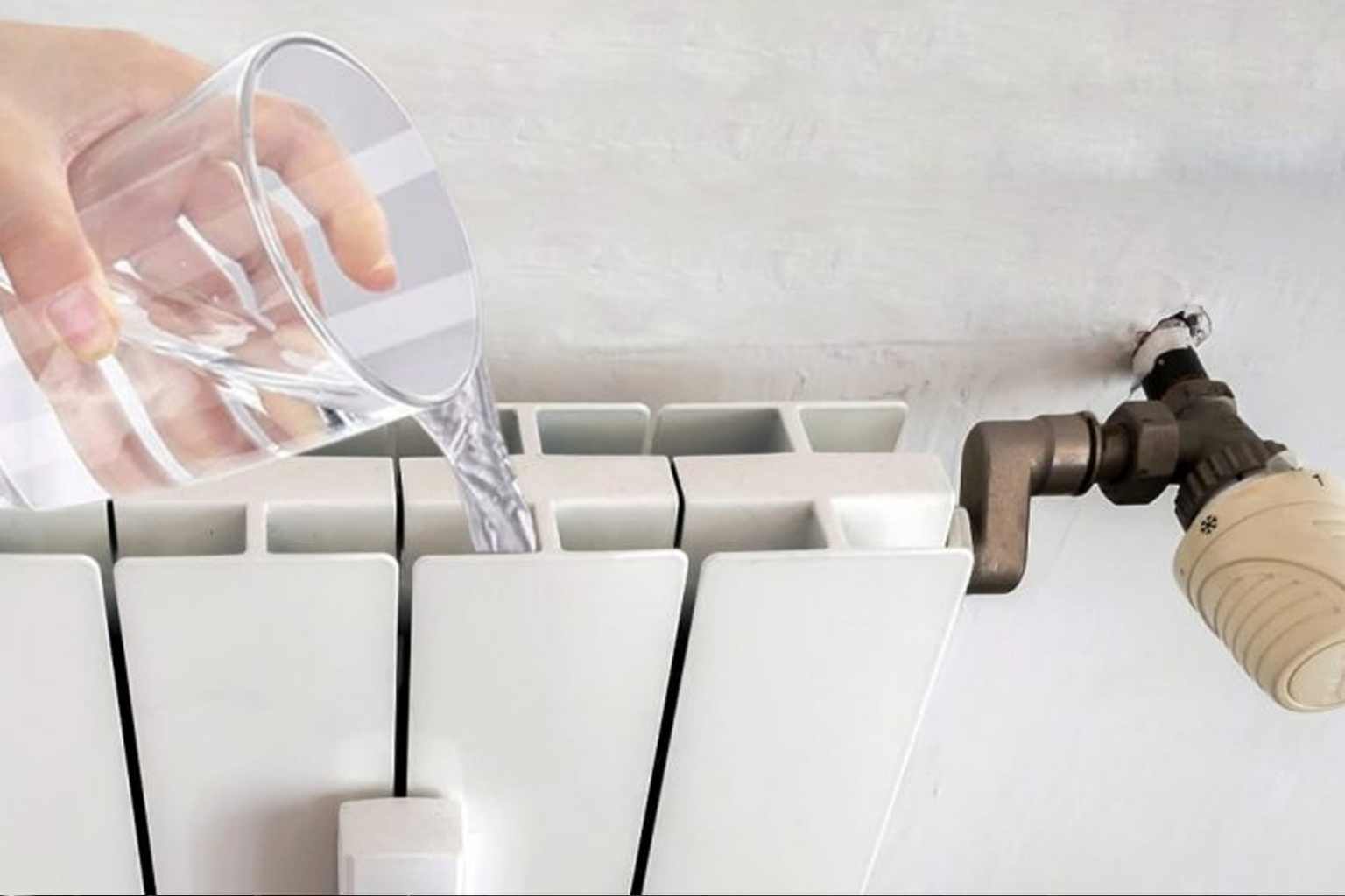 Ρίξτε 1 Ποτήρι Νερό μια Φορά το Μήνα στο Καλοριφέρ: Εγγυημένη Οικονομία - Αφαιρεί Βρωμιά, Σκόνη και Λίπος