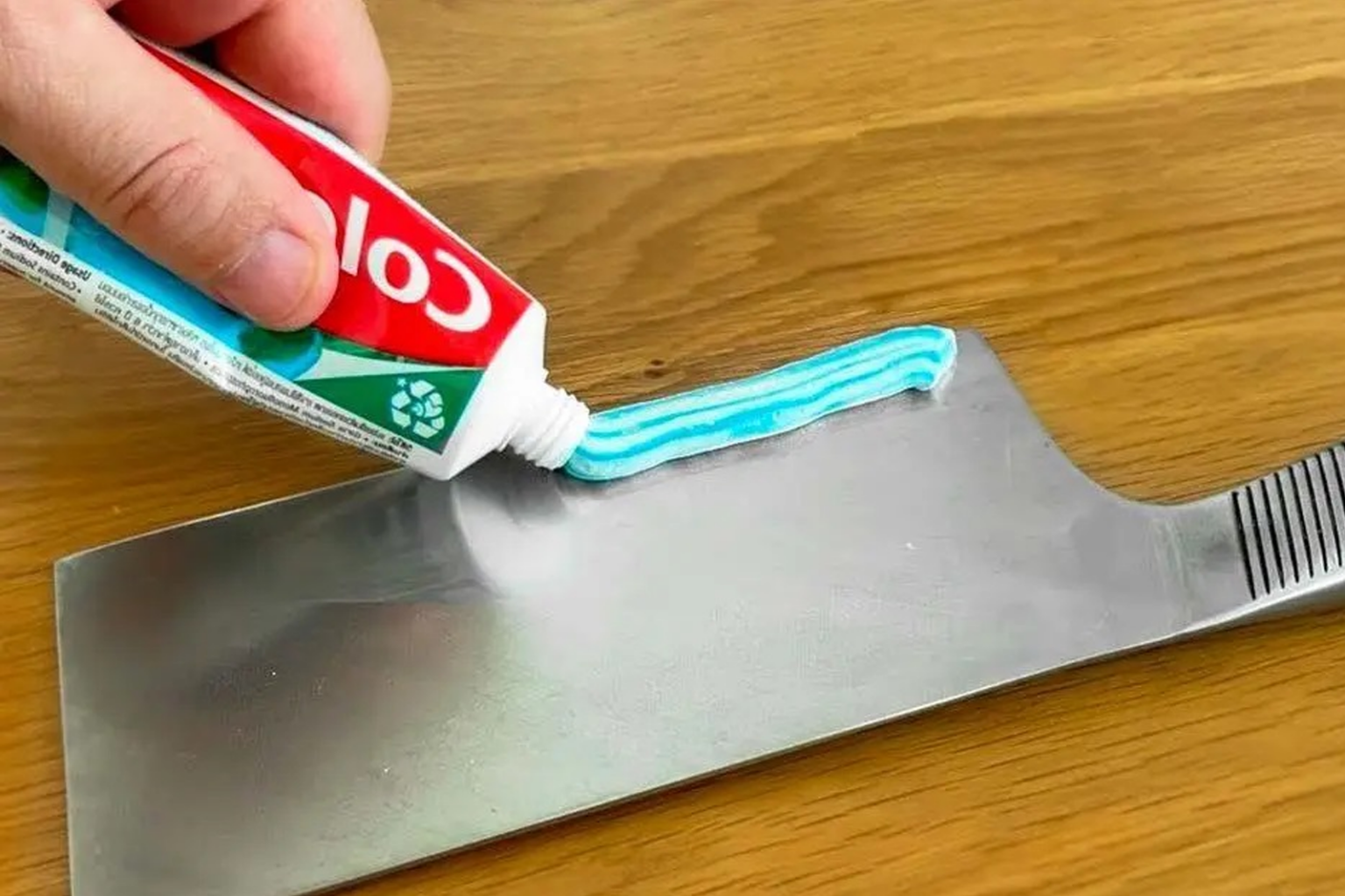 Γιατί Πρέπει να Βάζετε Οδοντόκρεμα στα Κουζινομάχαιρα