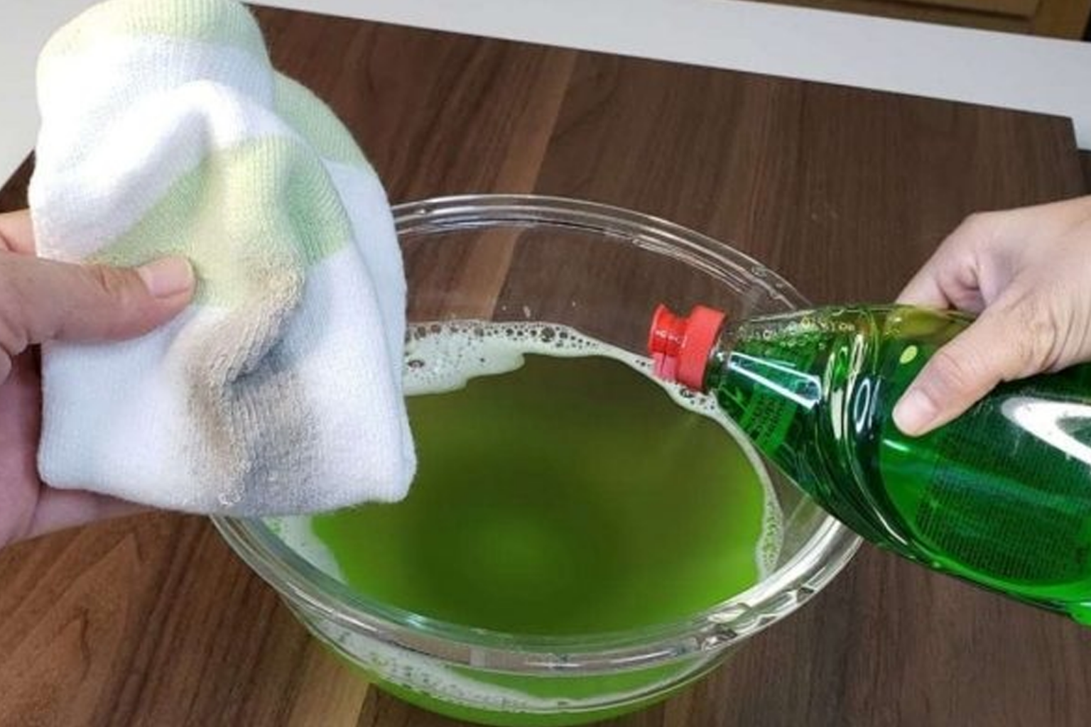 βρώμικες κάλτσες,καθαρισμός καλτσών,συμβουλές για κάλτσες,ρούχα,χρήσιμα,