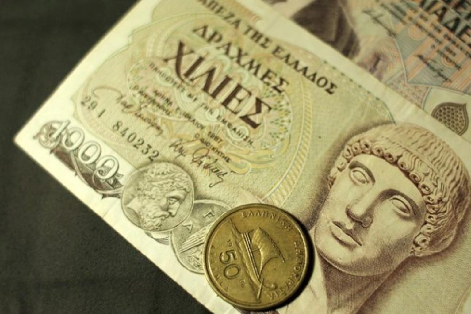 Τα παλιά κέρματα και χαρτονομίσματα δραχμών που πωλούνται τώρα έως… 55.000 ευρώ (Εικόνες)