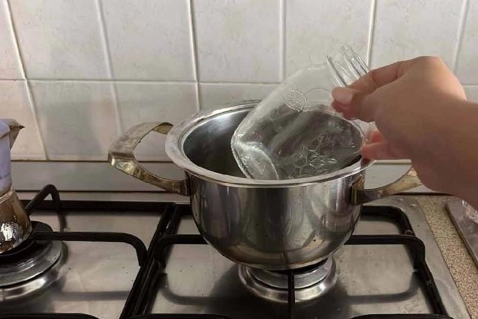 Πως να Αποστειρώσω Γρήγορα τα Γυάλινα Βάζα