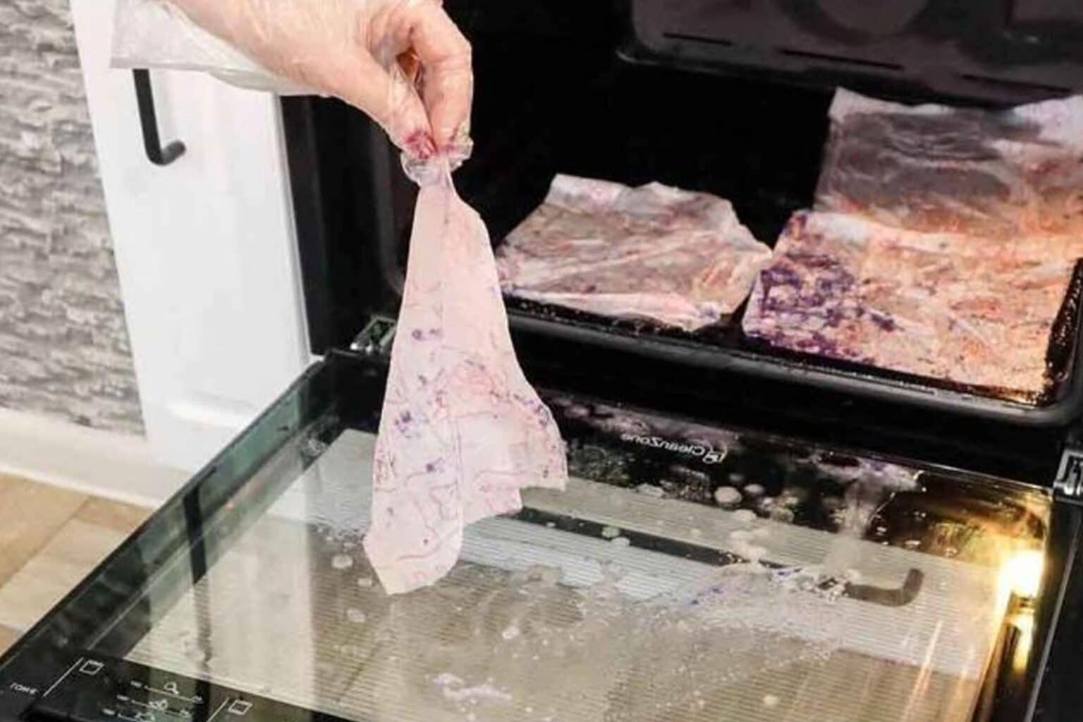 Το μυστικό της γιαγιάς για τον απόλυτο καθαρό φούρνο. Γλίτσες, λάδια, βρωμιές εξαφανίζονται