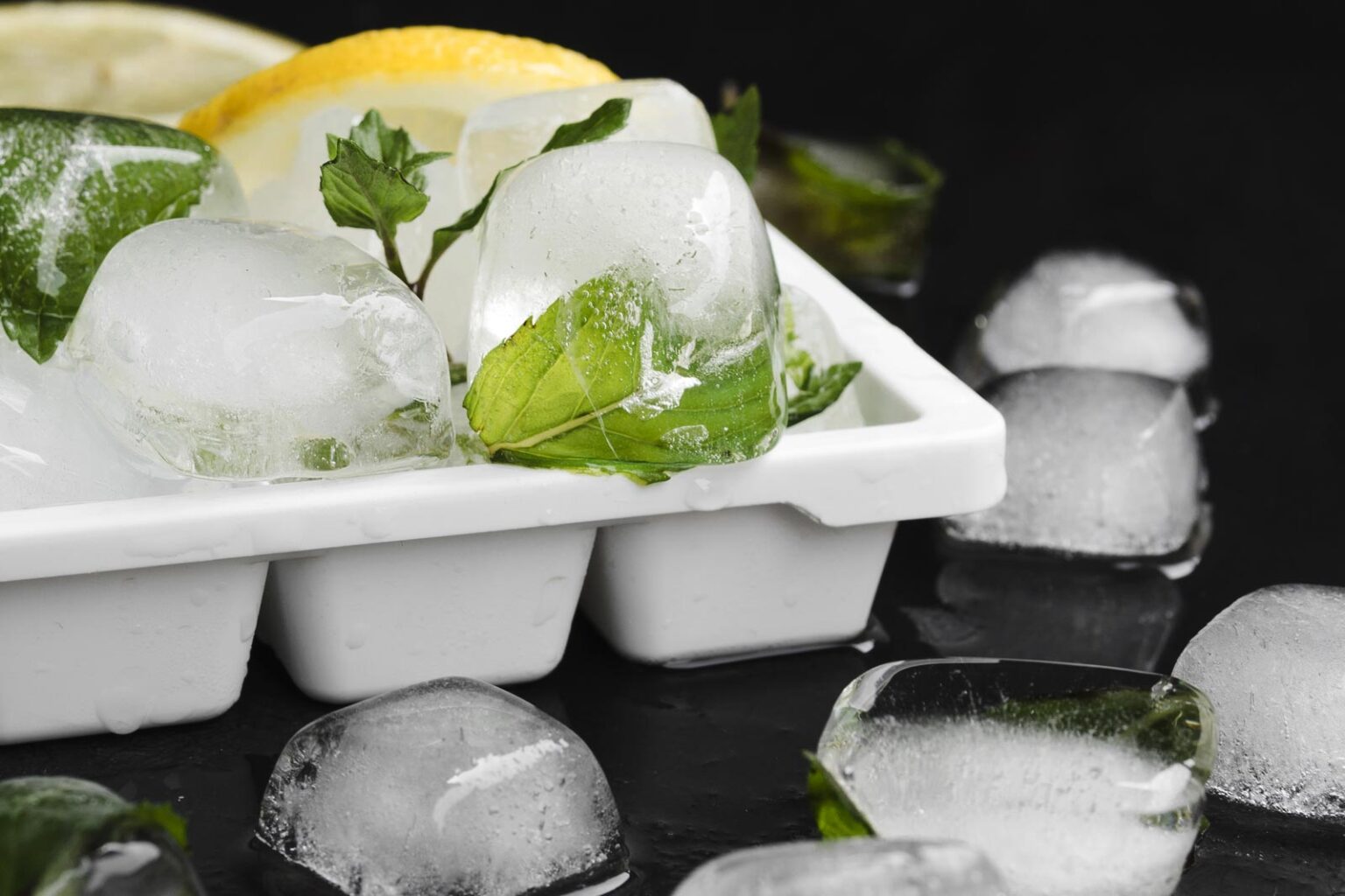 Γιατί Δεν Πρέπει να Κρατάτε τα Παγάκια στην Κατάψυξη για Μεγάλο Χρονικό Διάστημα