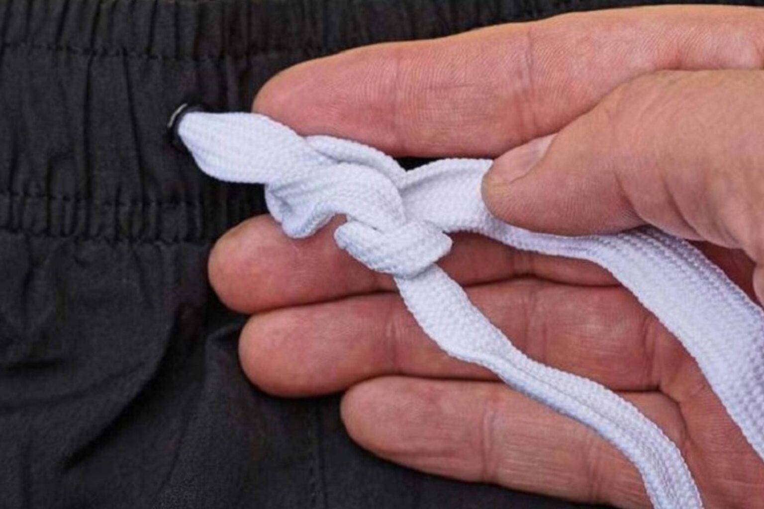 Σφιχτοδεμένα Κορδόνια: Ο τρόπος για να τα Λύσετε τα σε 3 Δευτερόλεπτα