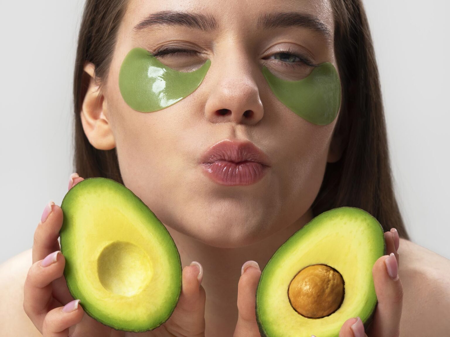 Η Διαχρονική Δύναμη του Αβοκάντο για Νεανικό Δέρμα