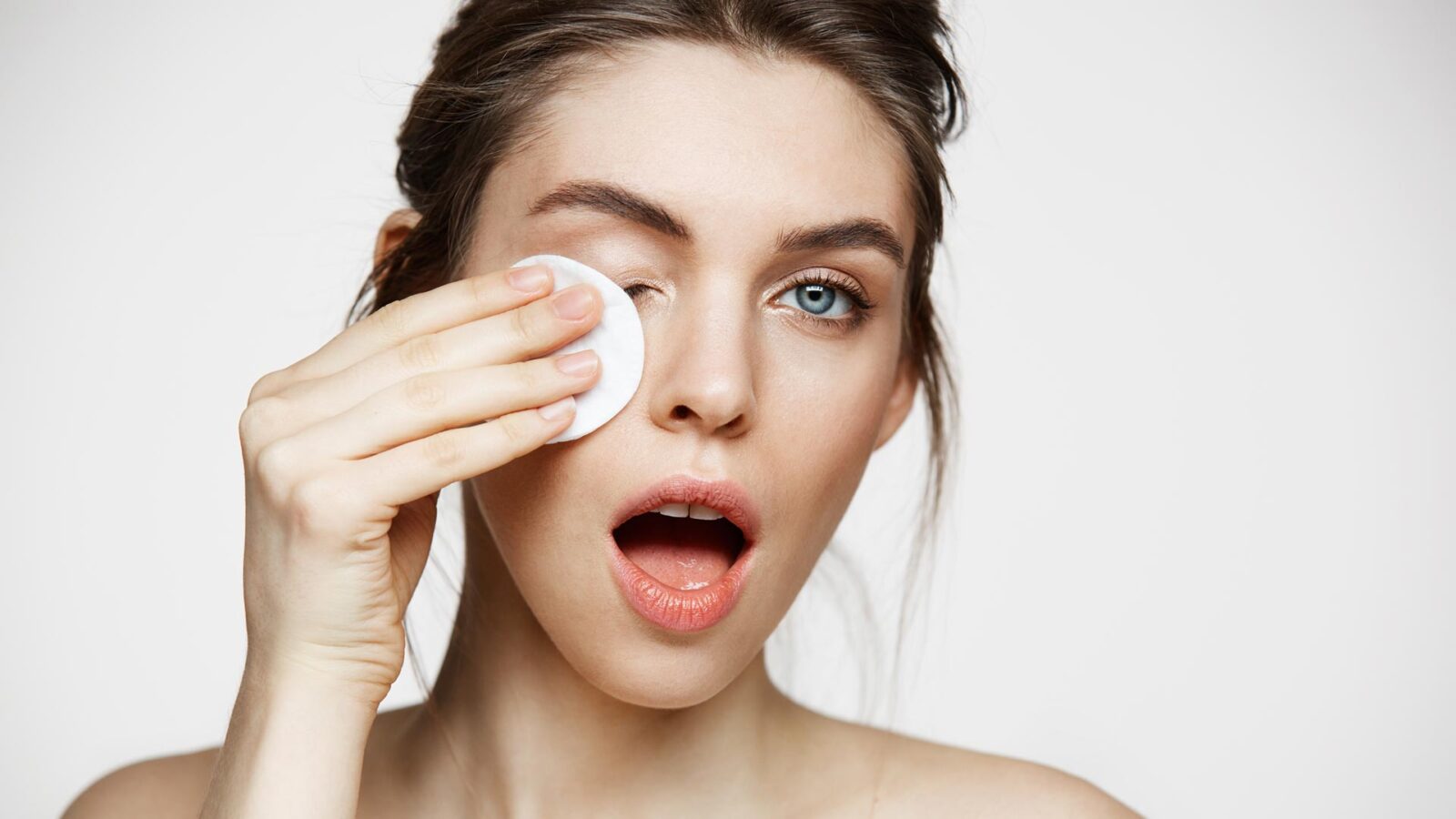 8 Τρόποι για να Αφαιρέσετε το Μακιγιάζ Όταν Δεν Έχετε Ντεμακιγιάζ