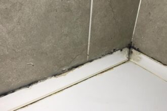 Πώς να αφαιρέσεις μια παλιά σφράγιση σιλικόνης από κουζίνα και μπάνιο, πλακάκια, τοίχους, μάρμαρο