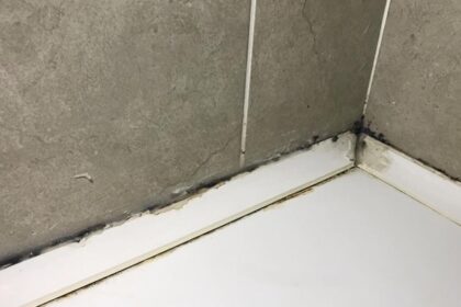 Πώς να αφαιρέσεις μια παλιά σφράγιση σιλικόνης από κουζίνα και μπάνιο, πλακάκια, τοίχους, μάρμαρο