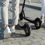 Με τι να συνδυάσετε τα ανδρικά αθλητικά παπούτσια για να δείχνετε πάντα μέσα στη μόδα;