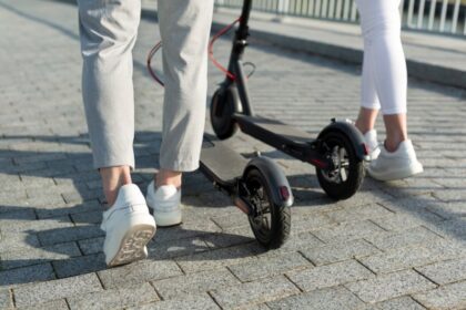 Με τι να συνδυάσετε τα ανδρικά αθλητικά παπούτσια για να δείχνετε πάντα μέσα στη μόδα;