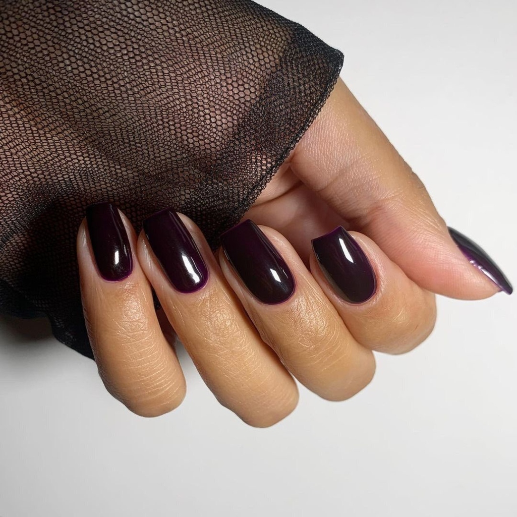 Dark cherry nails: Η απόλυτη τάση στα νύχια που συνδυάζει κομψότητα και τόλμη