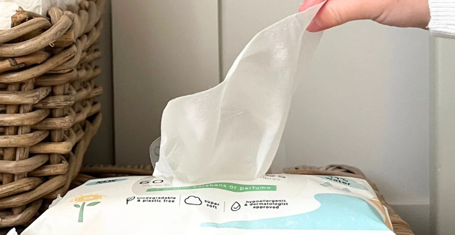 6 πράγματα που δεν πρέπει να καθαρίζετε με τα μωρομάντηλα με Νο1 το πρόσωπο