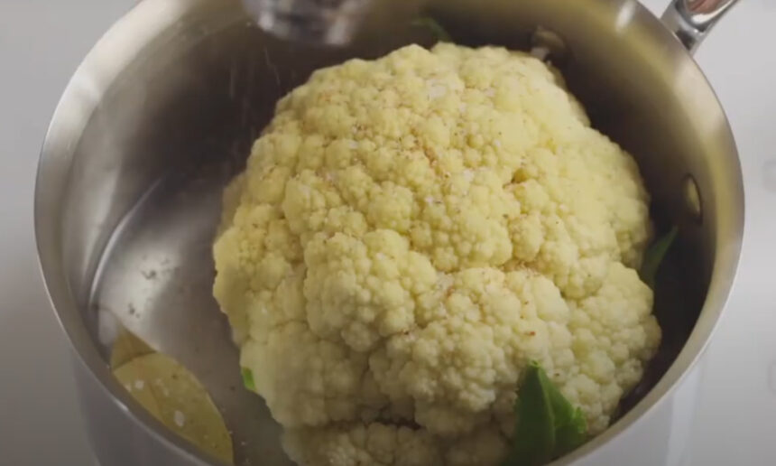 Έμπειροι σεφ αποκαλύπτουν το απόλυτο κόλπο για να μη μυρίζει το κουνουπίδι όταν βράζει