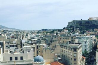 Πόσα χρόνια πρέπει να δουλέψεις για να αγοράσεις σπίτι στην Ελλάδα